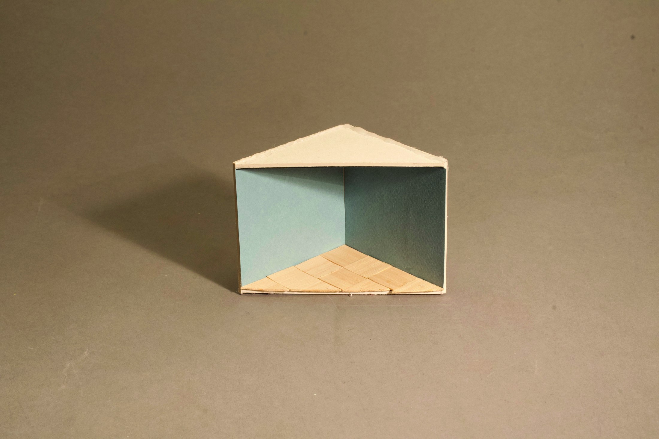 Mottainai — empty room model